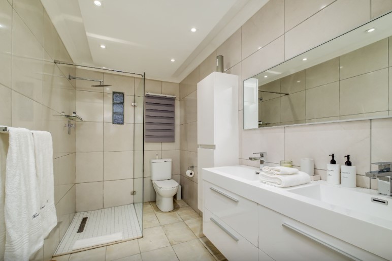 To Let 3 Bedroom Property for Rent in Green Point Western Cape